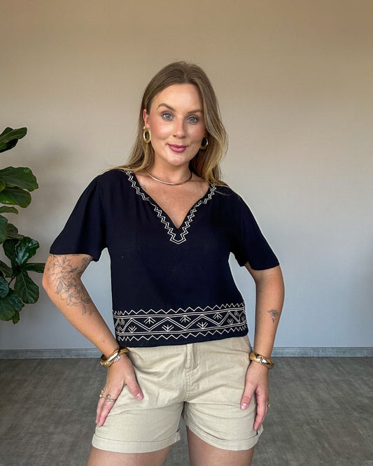 Blusa Bordada Decote V