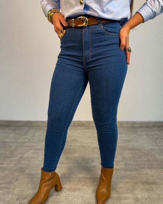 Calça Jeans Skinny Feminina Azul com Elastano e Recorte Levanta Bumbum