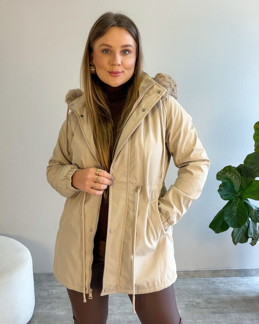 Parka Forrada com Capuz de Pelo