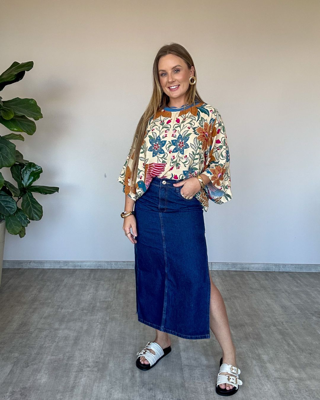 Saia Midi Jeans com Fenda Lateral