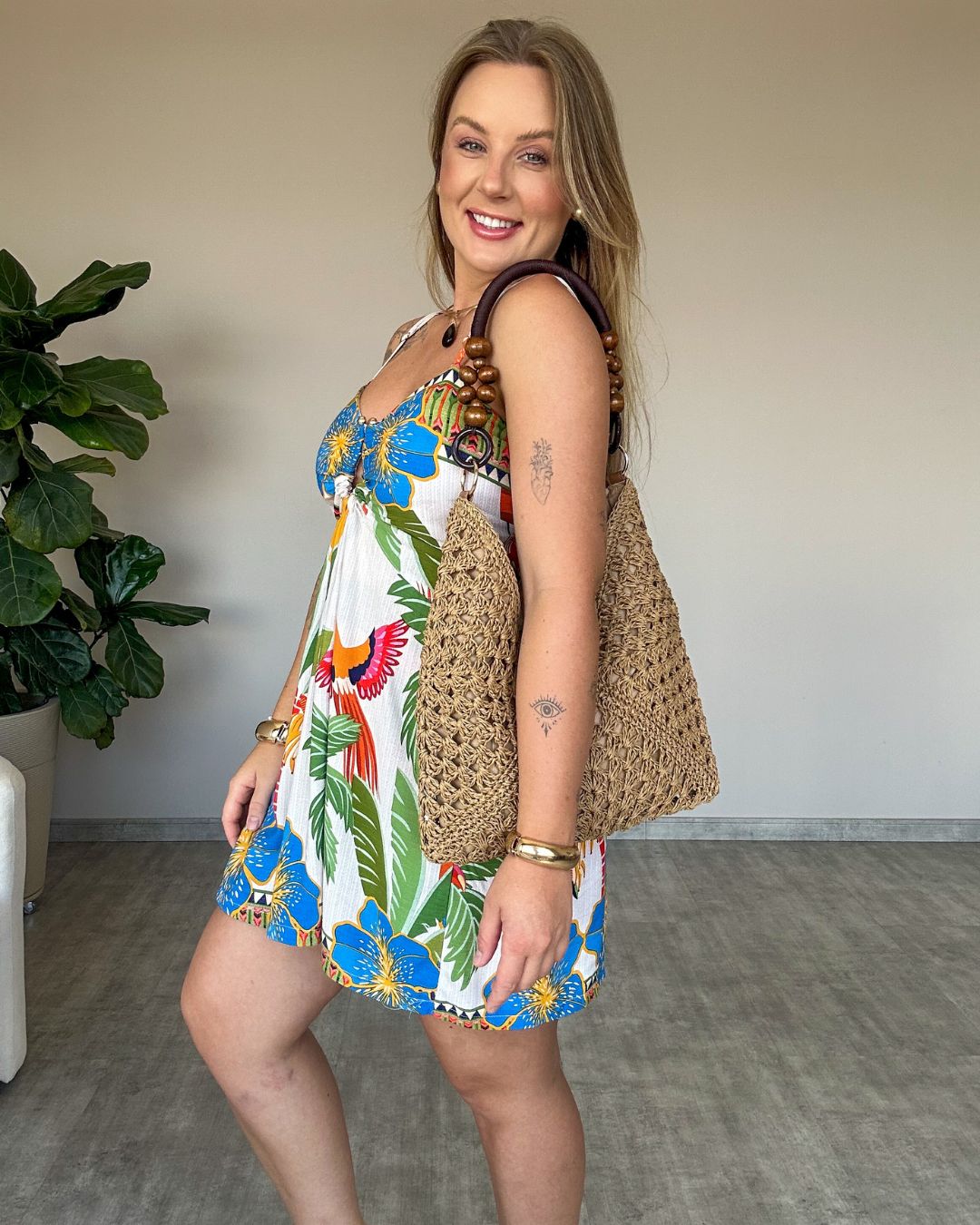 Bolsa de Palha com Detalhe em Bolas de Madeira