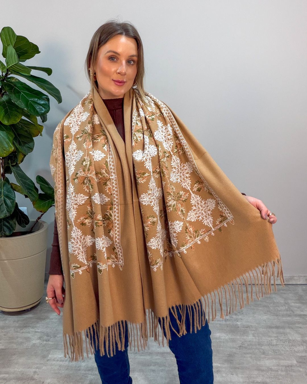 Pashmina Bordada Floco de Neve