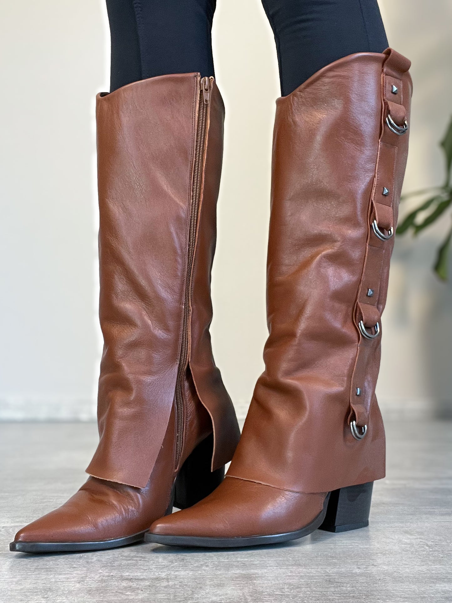 Bota Capa e Argola Lateral