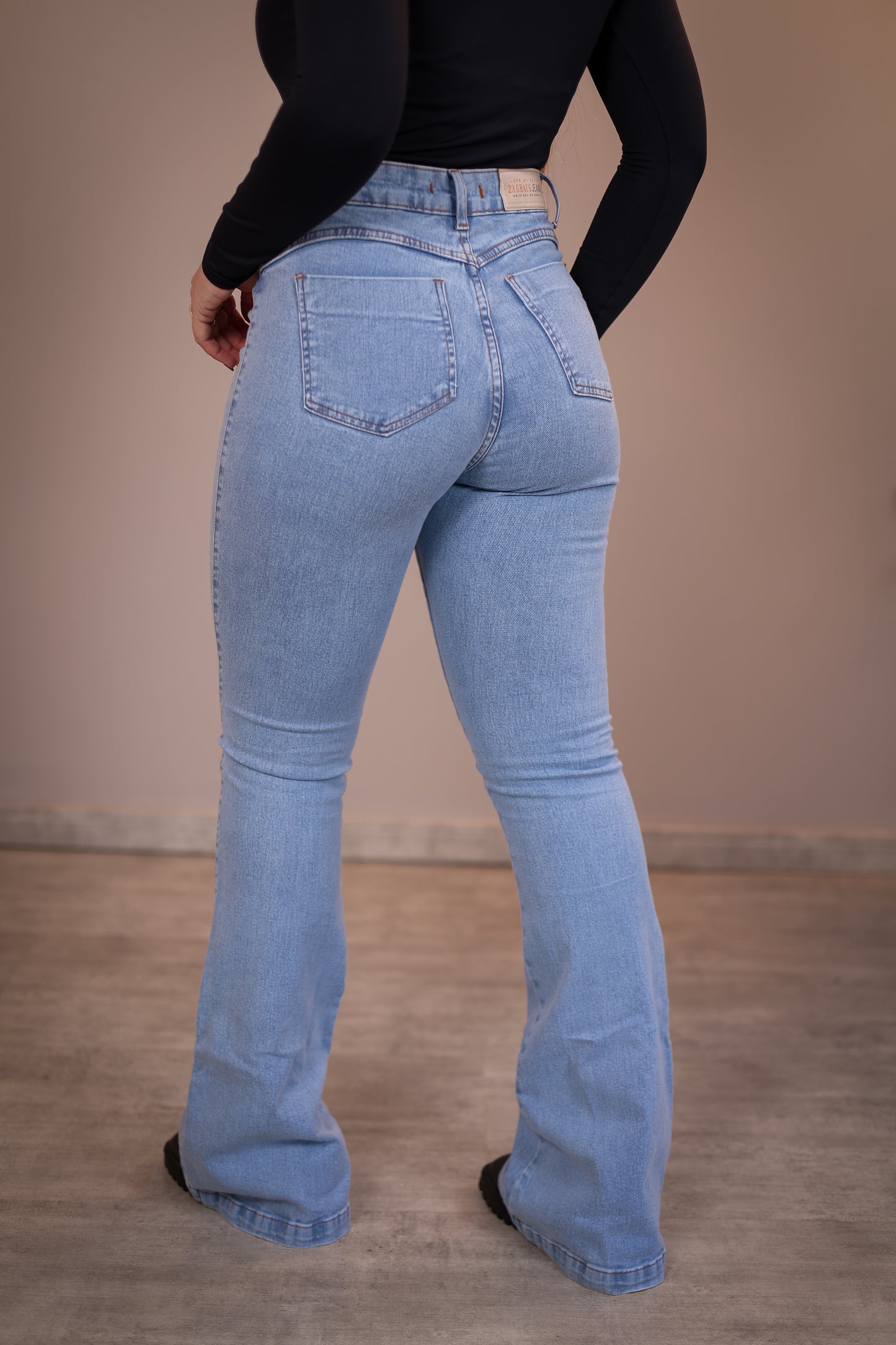 Calça Flare Lavagem Clara