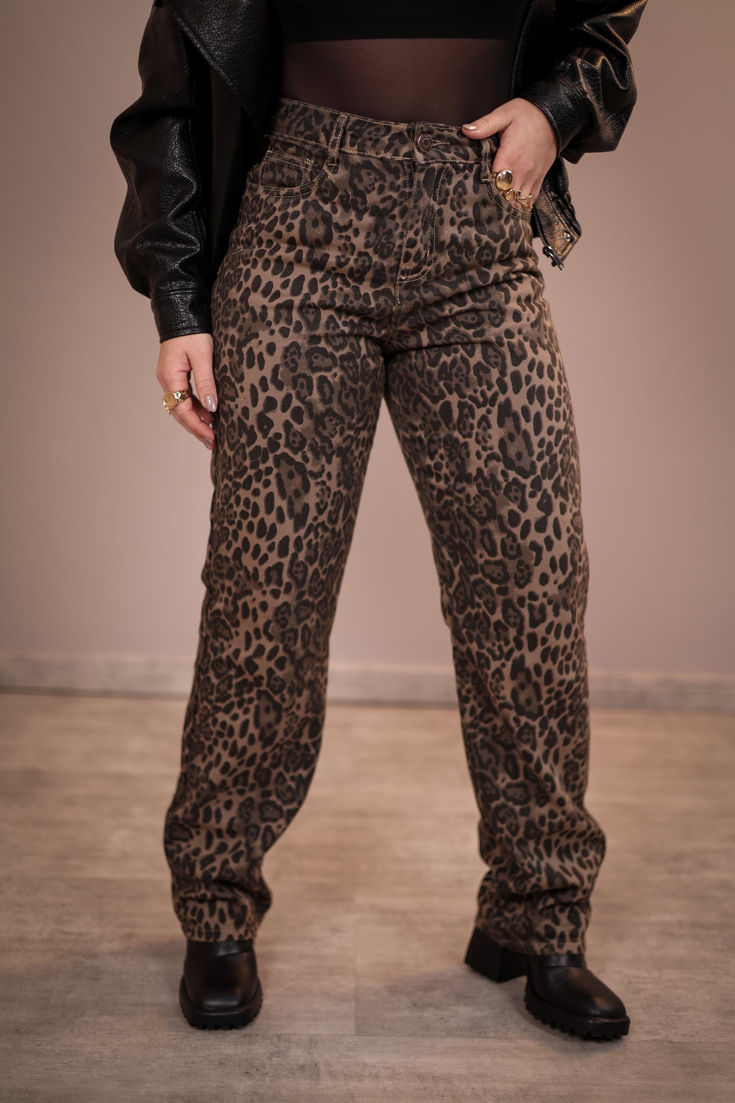 Calça Jeans Semi Wide Leg Animal Print