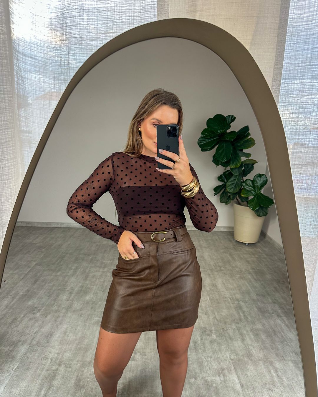 Saia Curta de Couro Sintético com Cinto