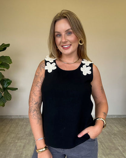 Regata com Flor em Crochê