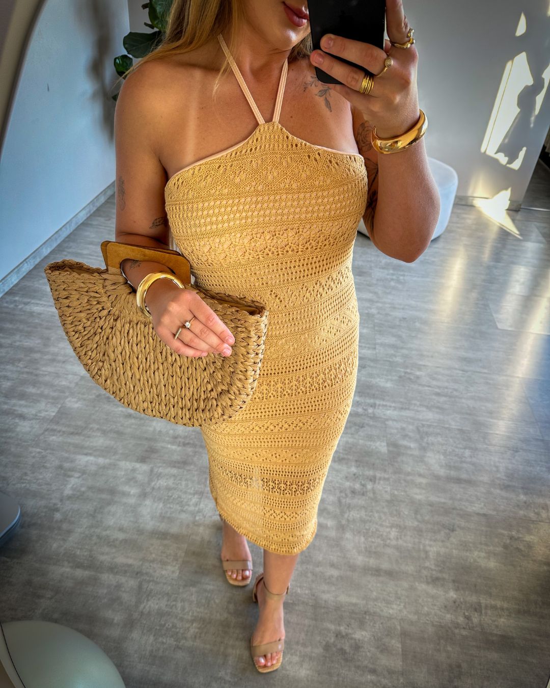 Vestido Midi em Tricot com Amarração no Pescoço