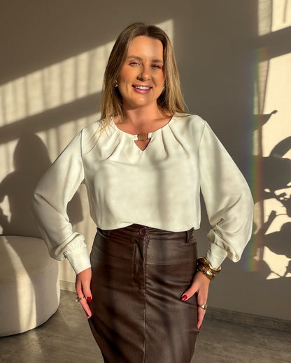 Blusa com Detalhe no Decote