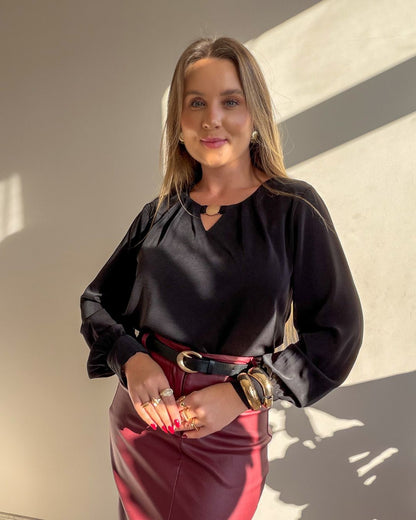 Blusa com Detalhe no Decote