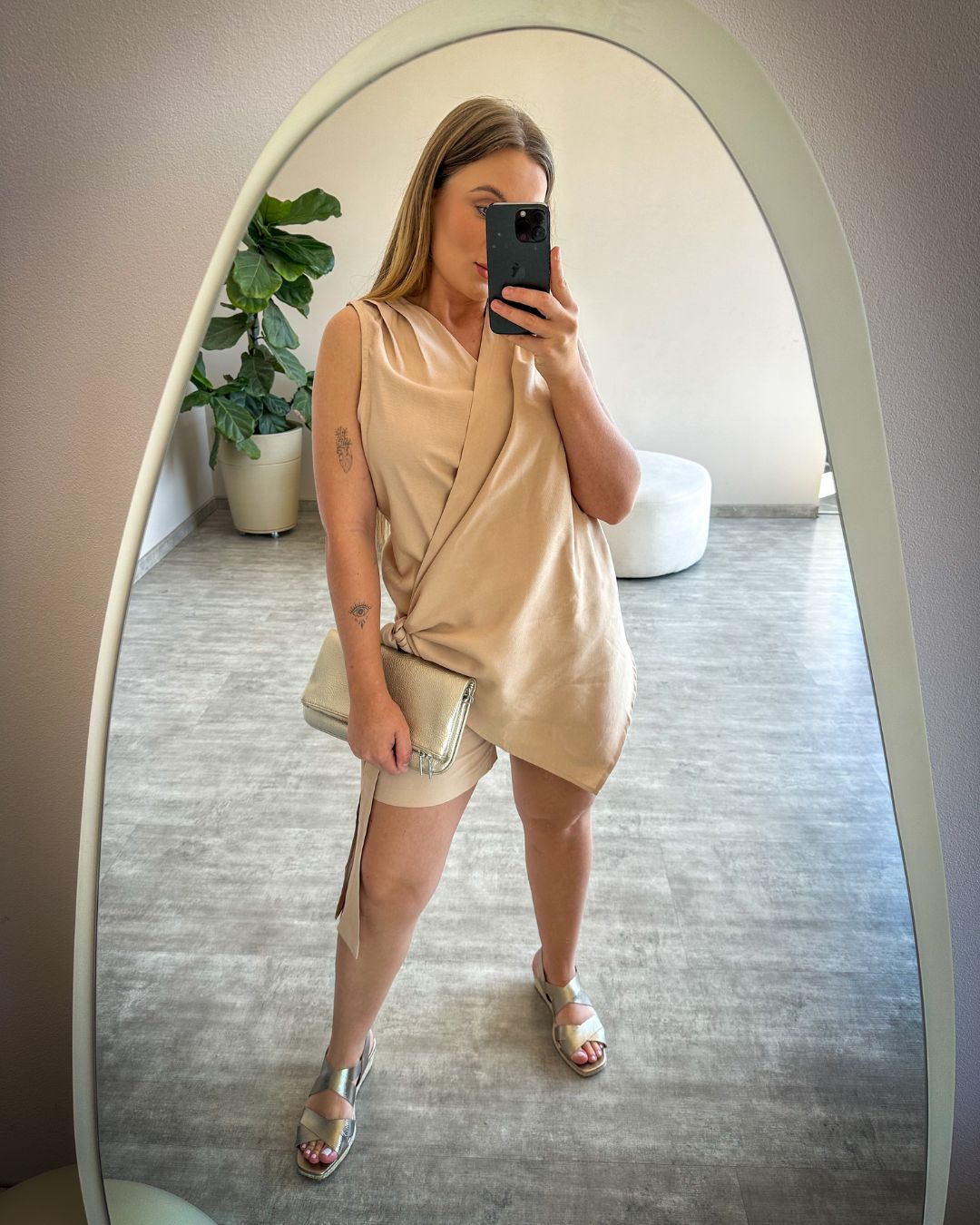 Conjunto Alfaiataria Short e Colete Transpassado