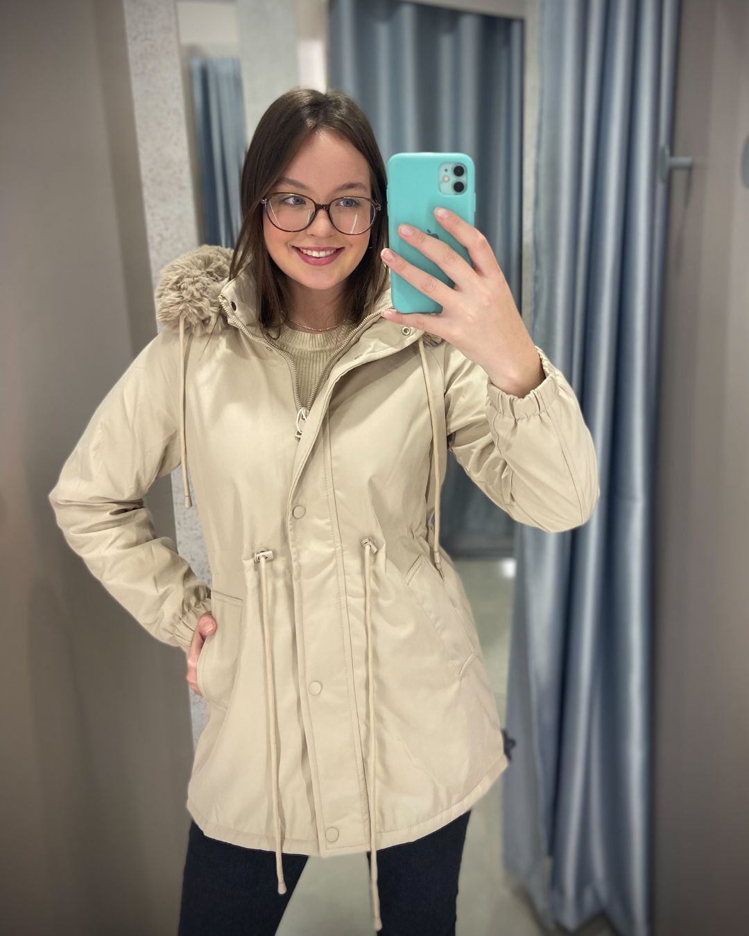 Parka Forrada com Capuz de Pelo