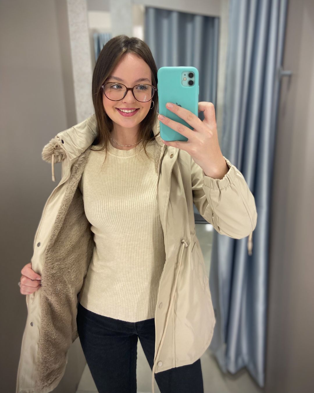 Parka Forrada com Capuz de Pelo