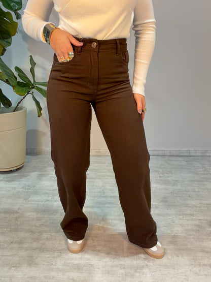 Calça Wide Leg em sarja canelada