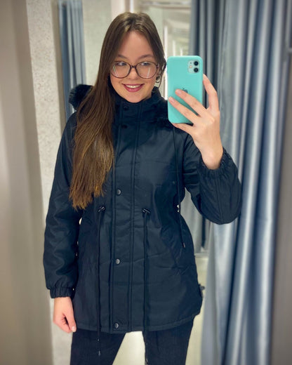 Parka Forrada com Capuz de Pelo