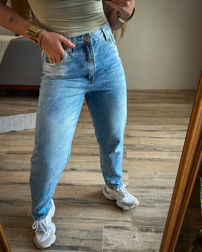 Calça Mom Lavagem Clara