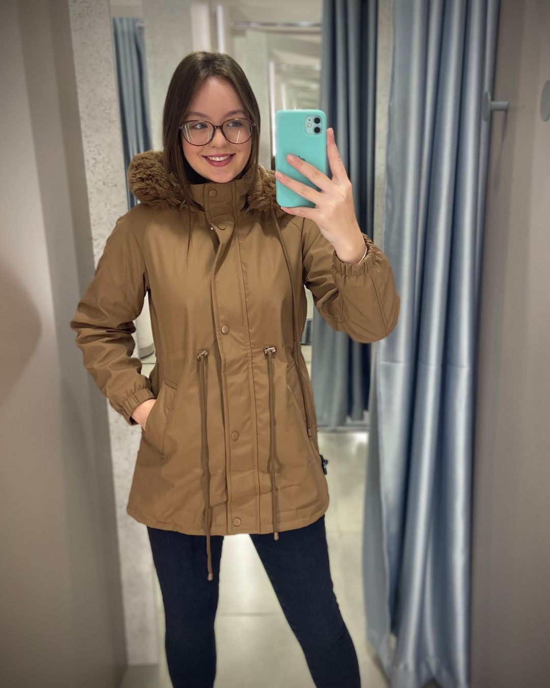Parka Forrada com Capuz de Pelo