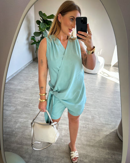 Conjunto Alfaiataria Short e Colete Transpassado