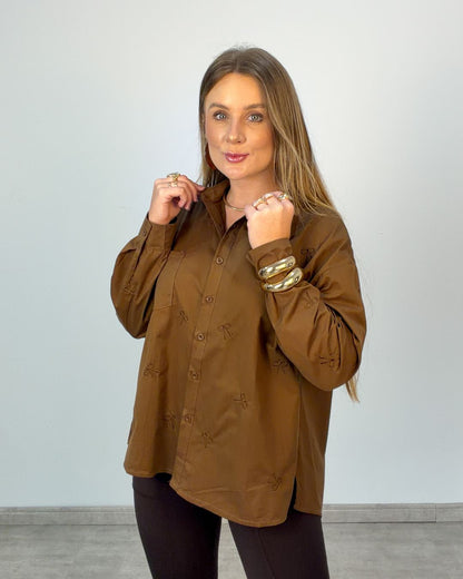 Camisa Bordada com Laços