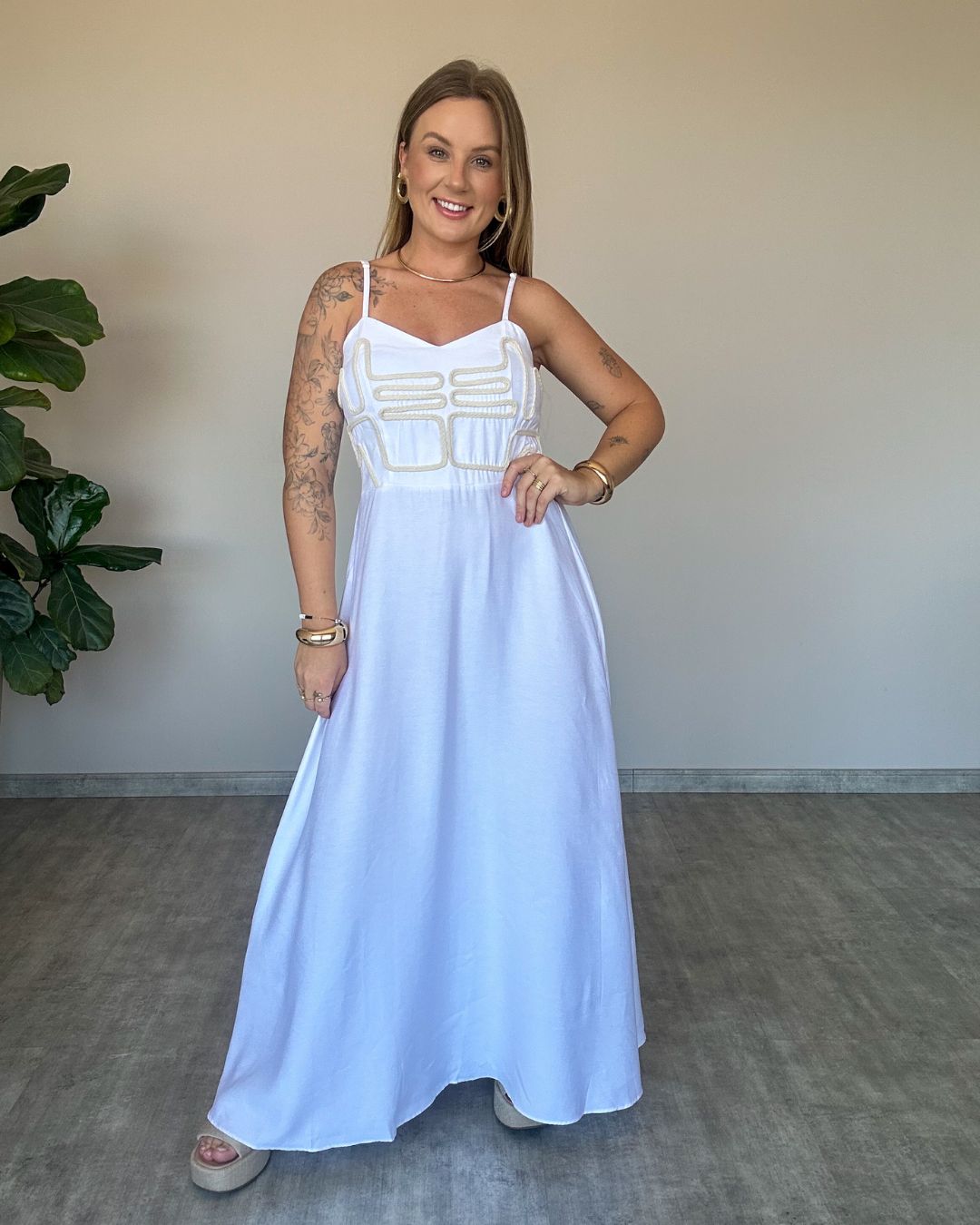 Vestido Longo Bordado no Busto