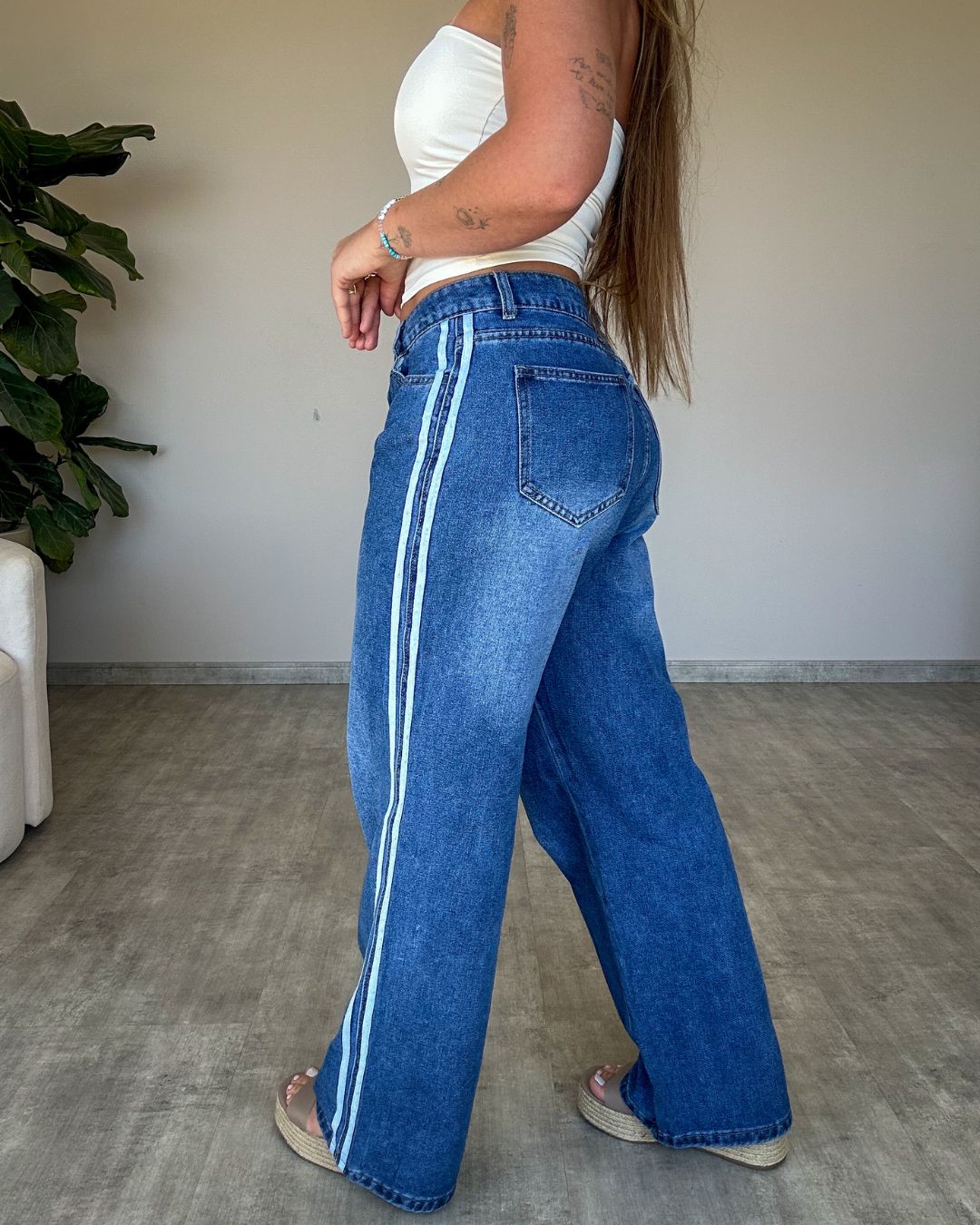 Calça Jeans Wide Leg com Listras Laterais
