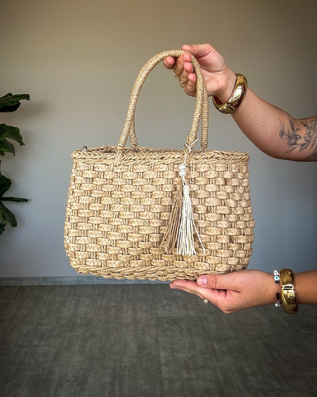 Bolsa Média de Palha Trançada
