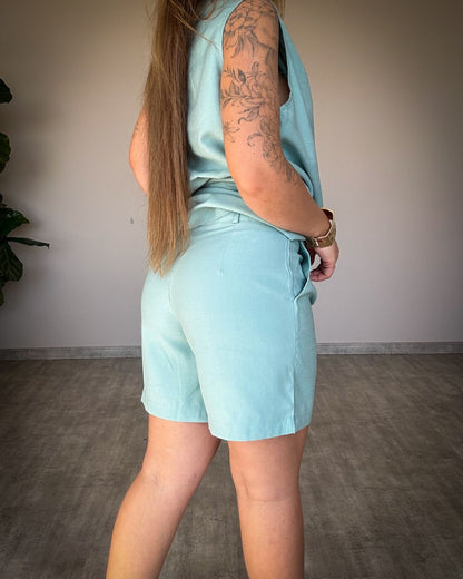 Conjunto Alfaiataria Short e Colete Transpassado