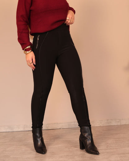 Calça com Bolso e Zíper Lateral