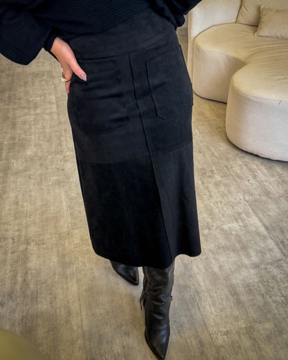 Saia Midi em Suede com Fenda e Bolsos Frontais