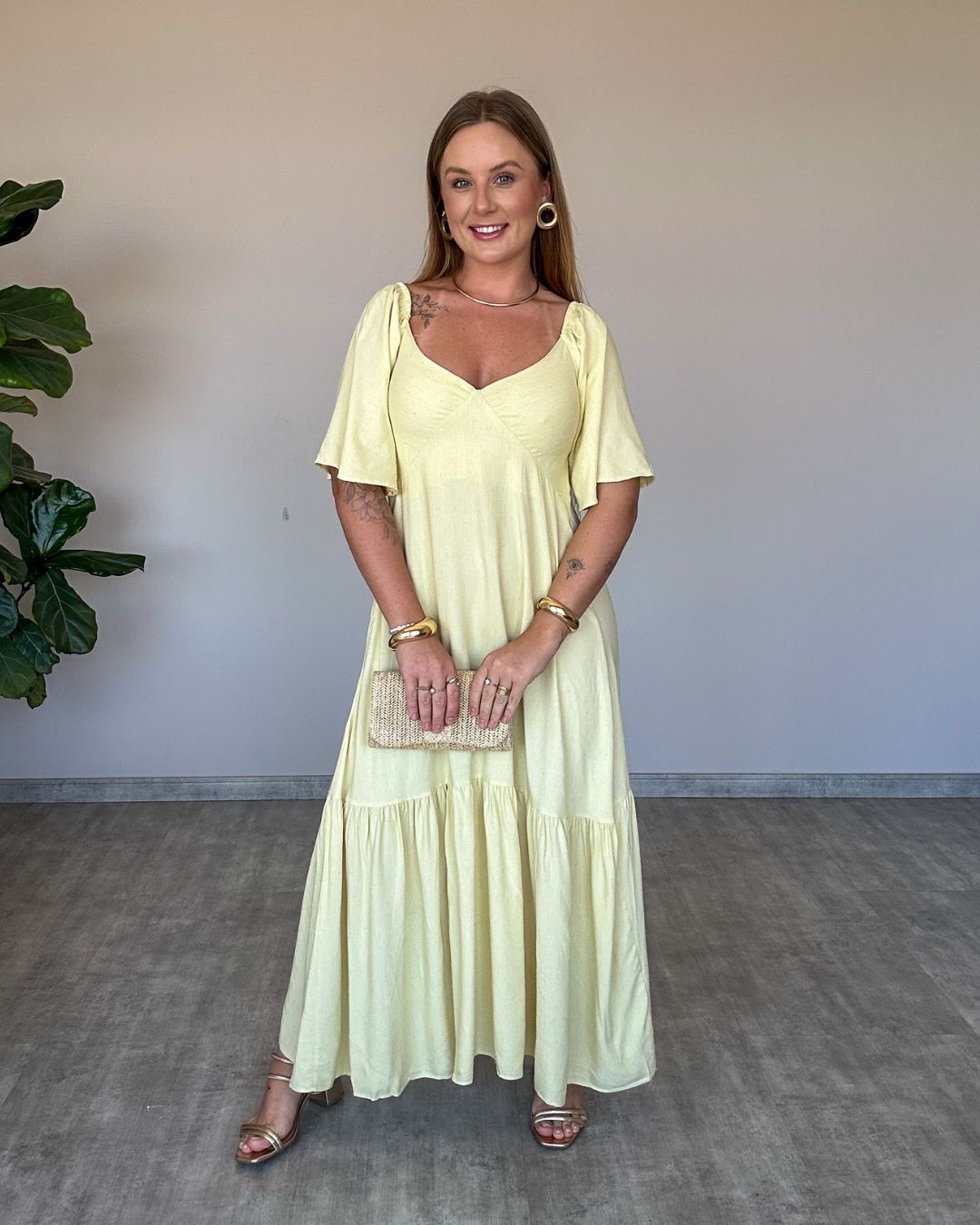 Vestido Midi com Decote em V