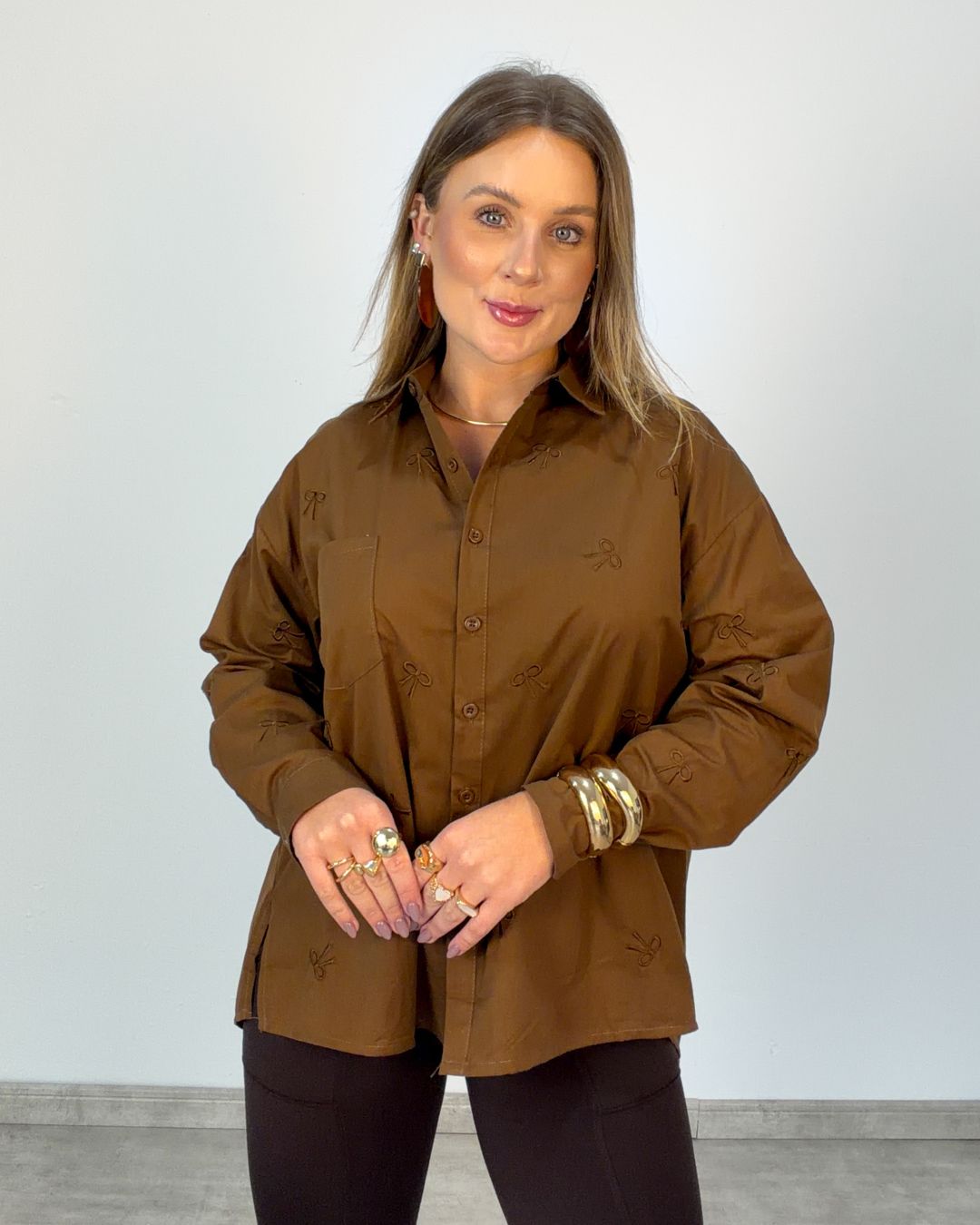 Camisa Bordada com Laços