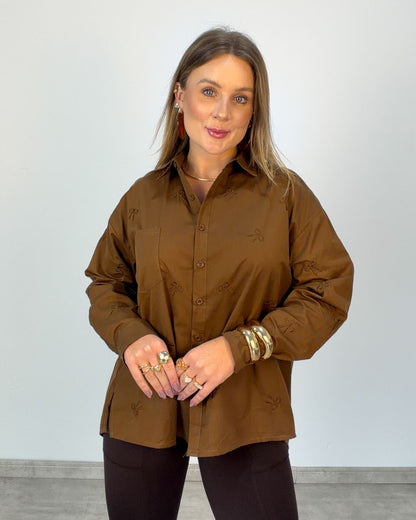 Camisa Bordada com Laços