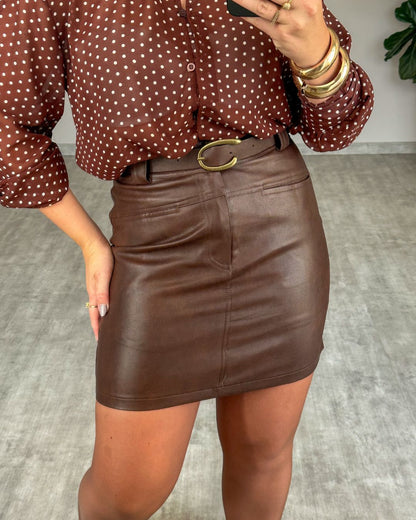 Saia Curta de Couro Sintético com Cinto