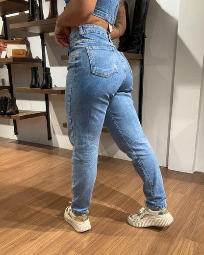 Calça Mom Lavagem Clara