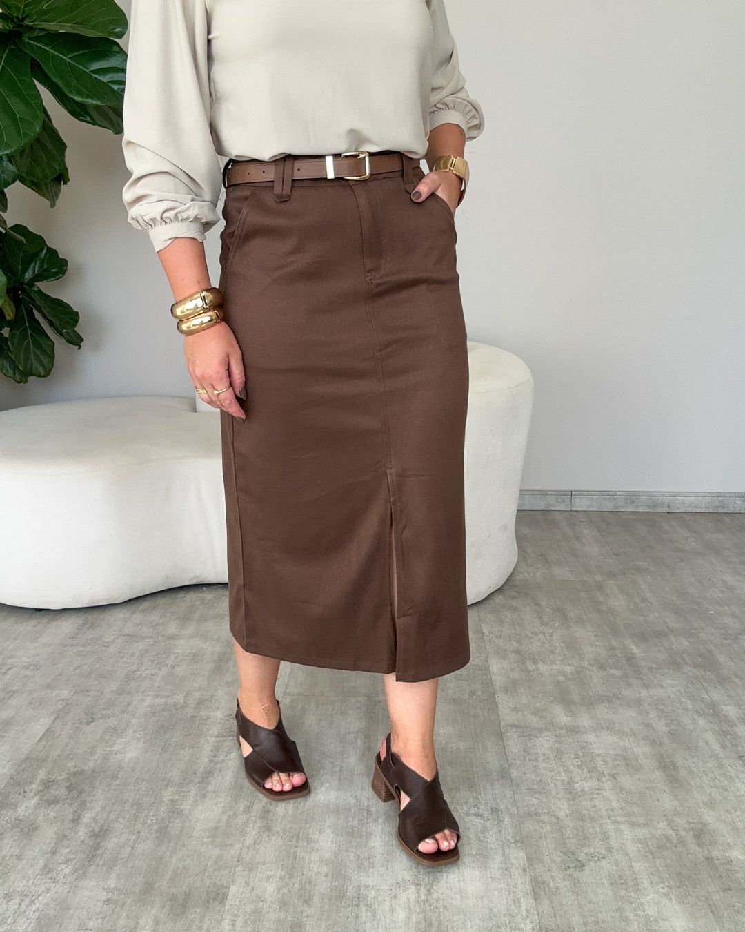 Saia Mídi com Fenda Frontal