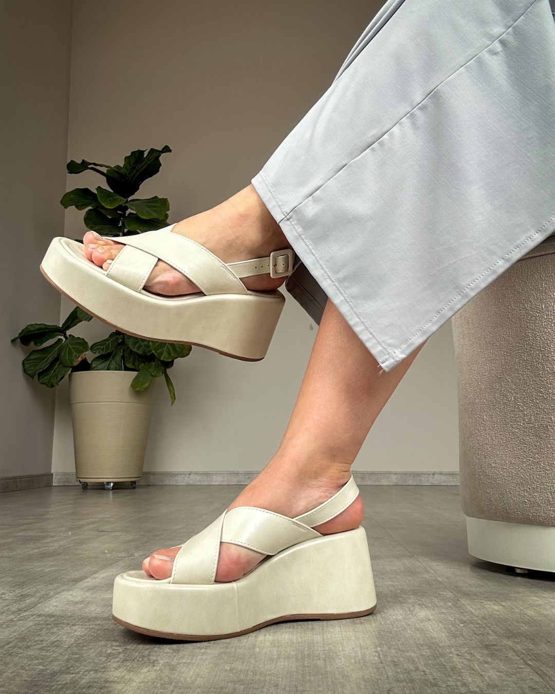 Sandália Anabela Plataforma Roma