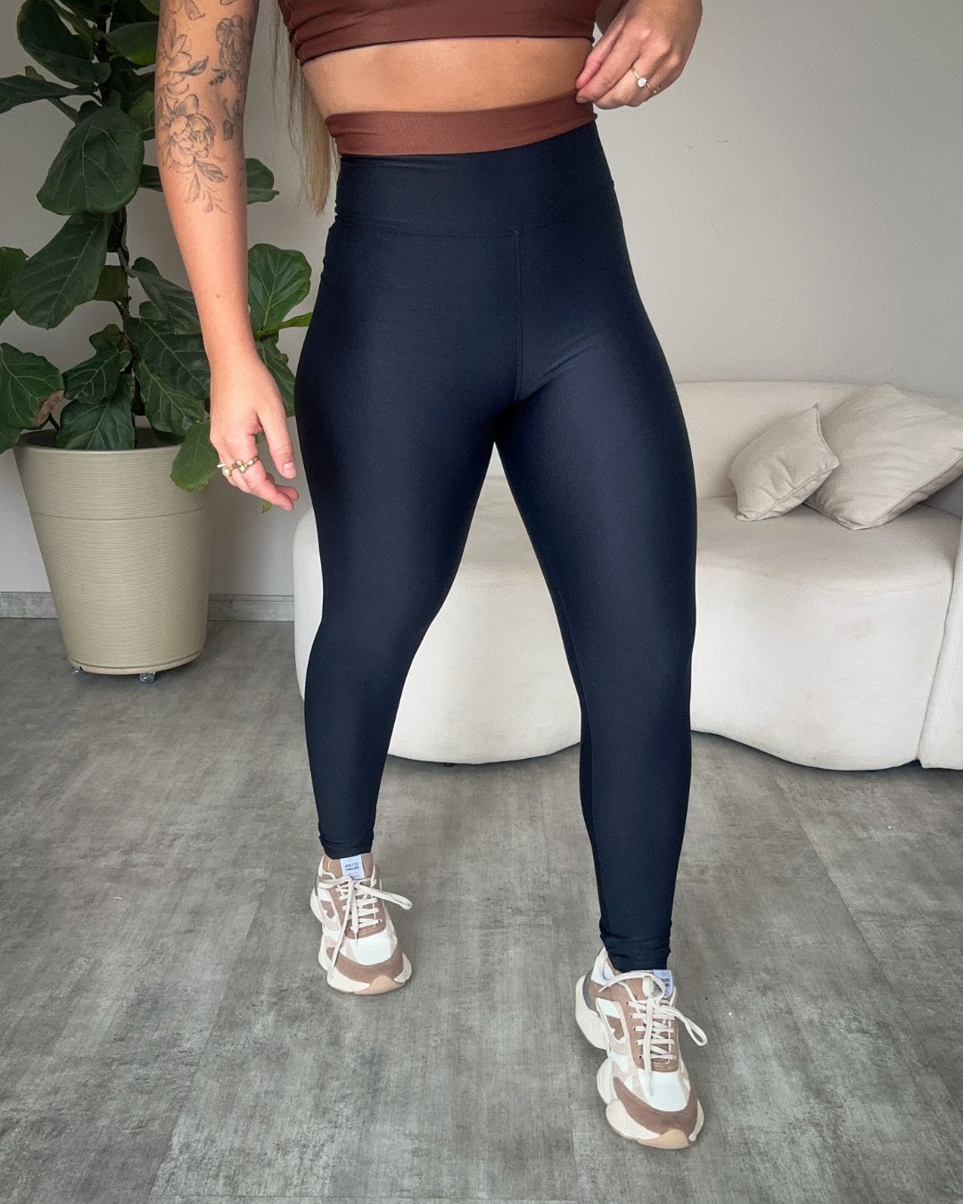 Legguing Gloss