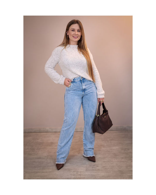 Calça Reta Clara com Barra Desfiada