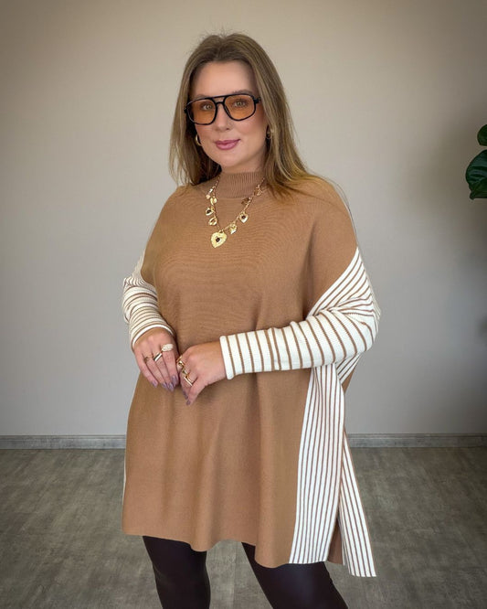 Capa Ampla Bicolor com Fenda Lateral