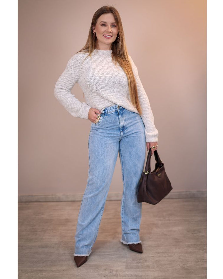 Calça Reta Clara com Barra Desfiada