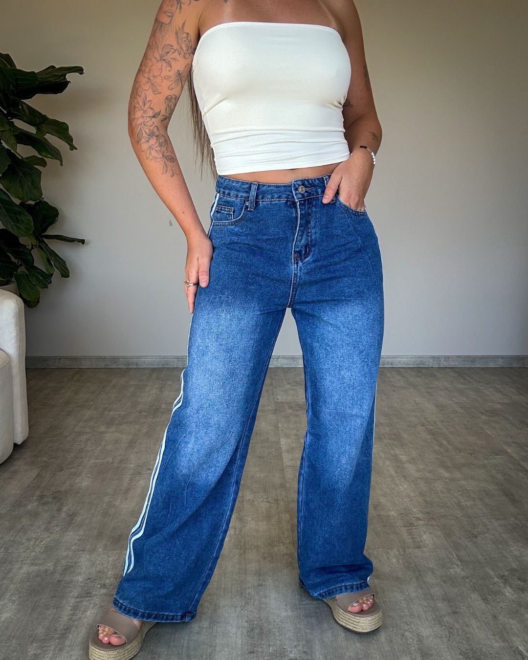 Calça Jeans Wide Leg com Listras Laterais