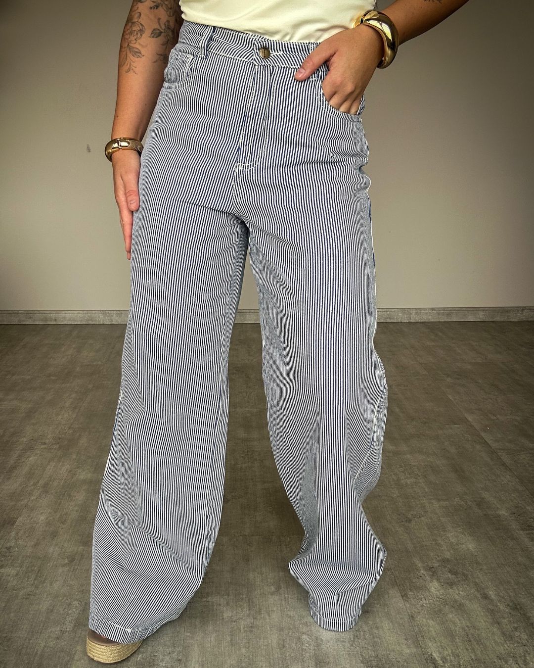 Calça Wide Leg Jeans Listrada Namiê