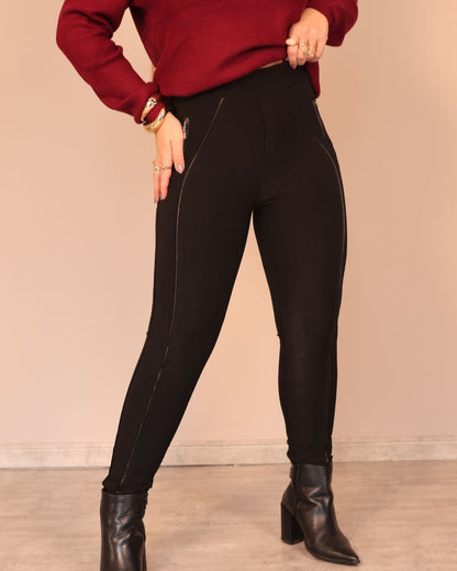 Calça com Bolso e Zíper Lateral