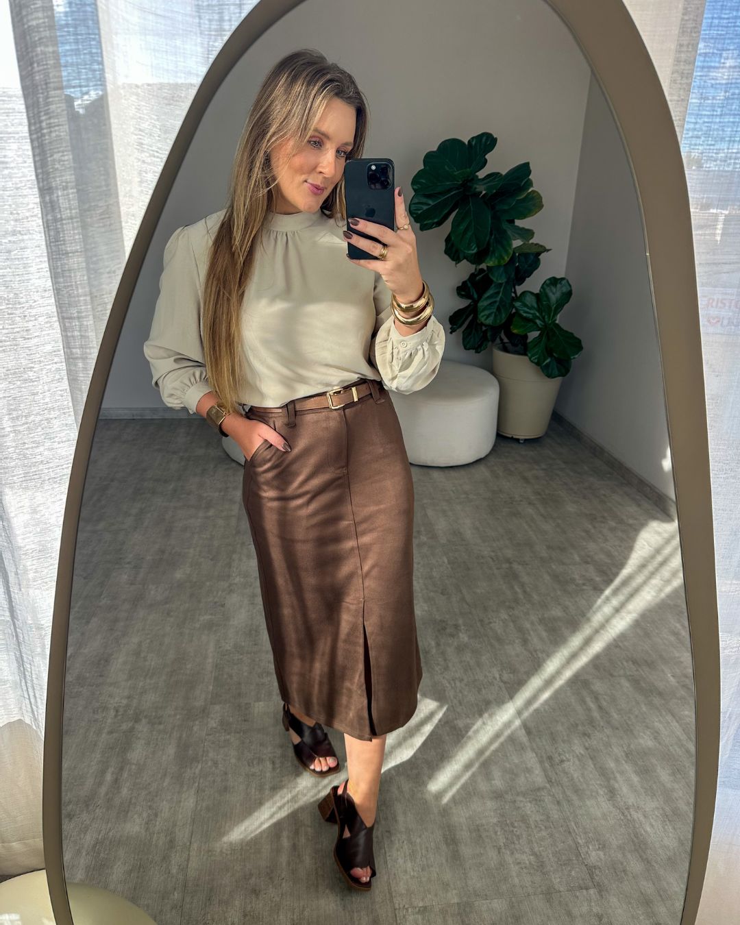 Saia Mídi com Fenda Frontal