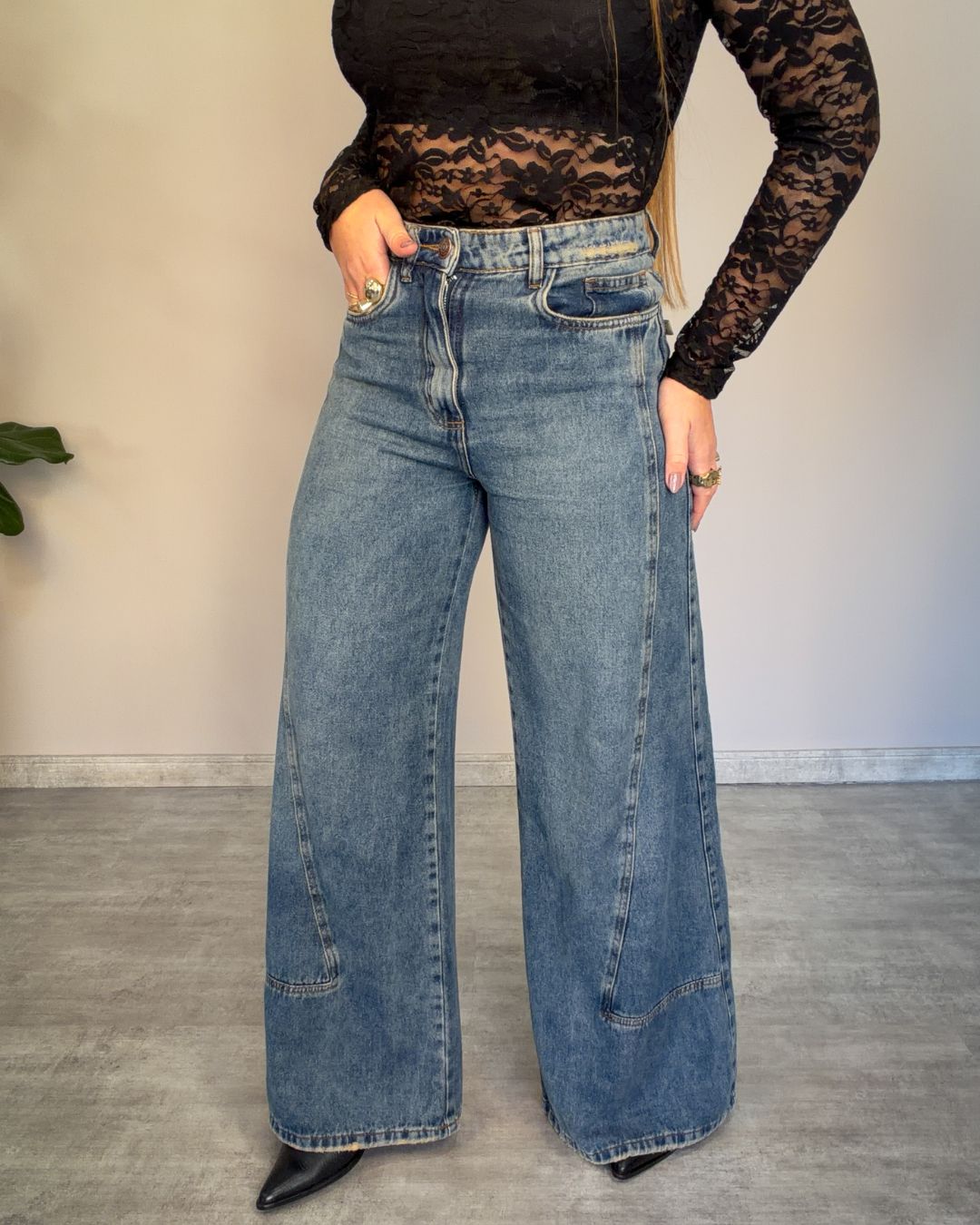 Calça Wide Leg com Costura Lateral e Perna Ampla