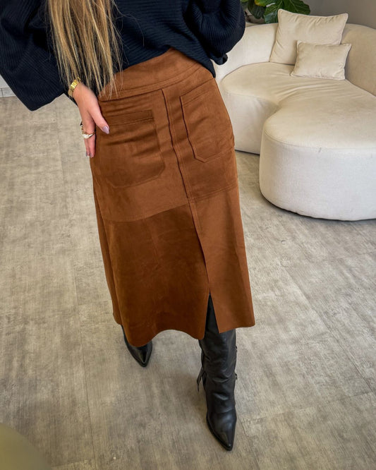 Saia Midi em Suede com Fenda e Bolsos Frontais
