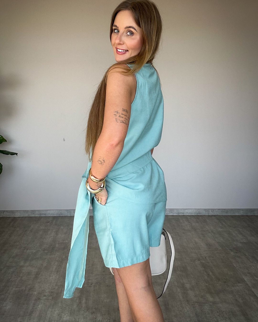 Conjunto Alfaiataria Short e Colete Transpassado