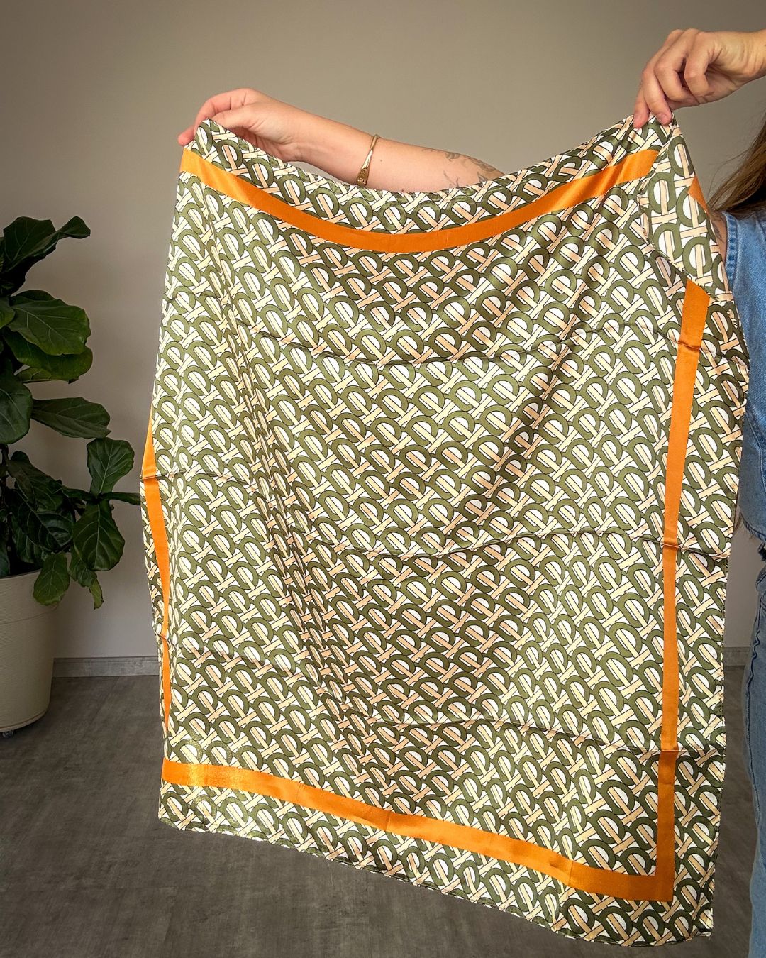 Lenço de Cetim Modelo 2 Geométrico