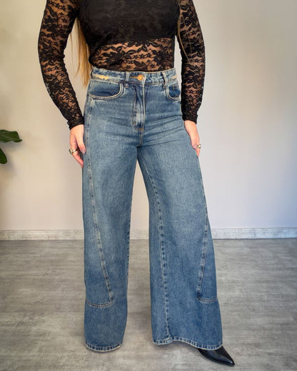 Calça Wide Leg com Costura Lateral e Perna Ampla