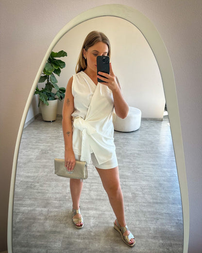 Conjunto Alfaiataria Short e Colete Transpassado